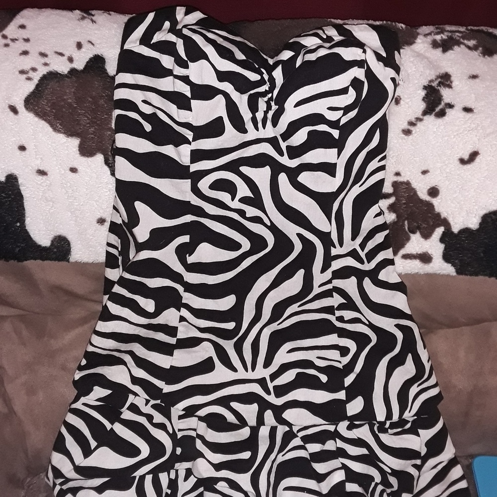 Really cute black and white dress